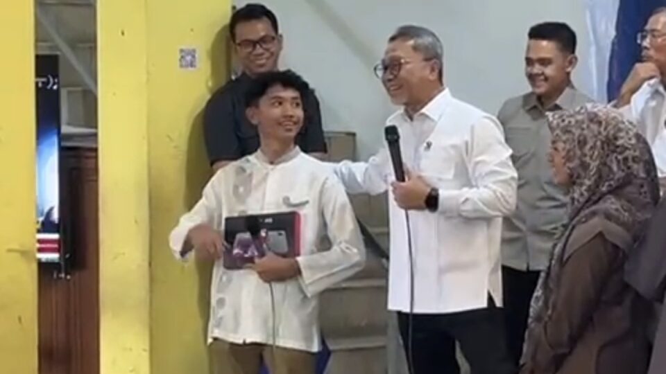 Menko Pangan Zulkifli Hadqn Tinjau MBG Di Kota Malang