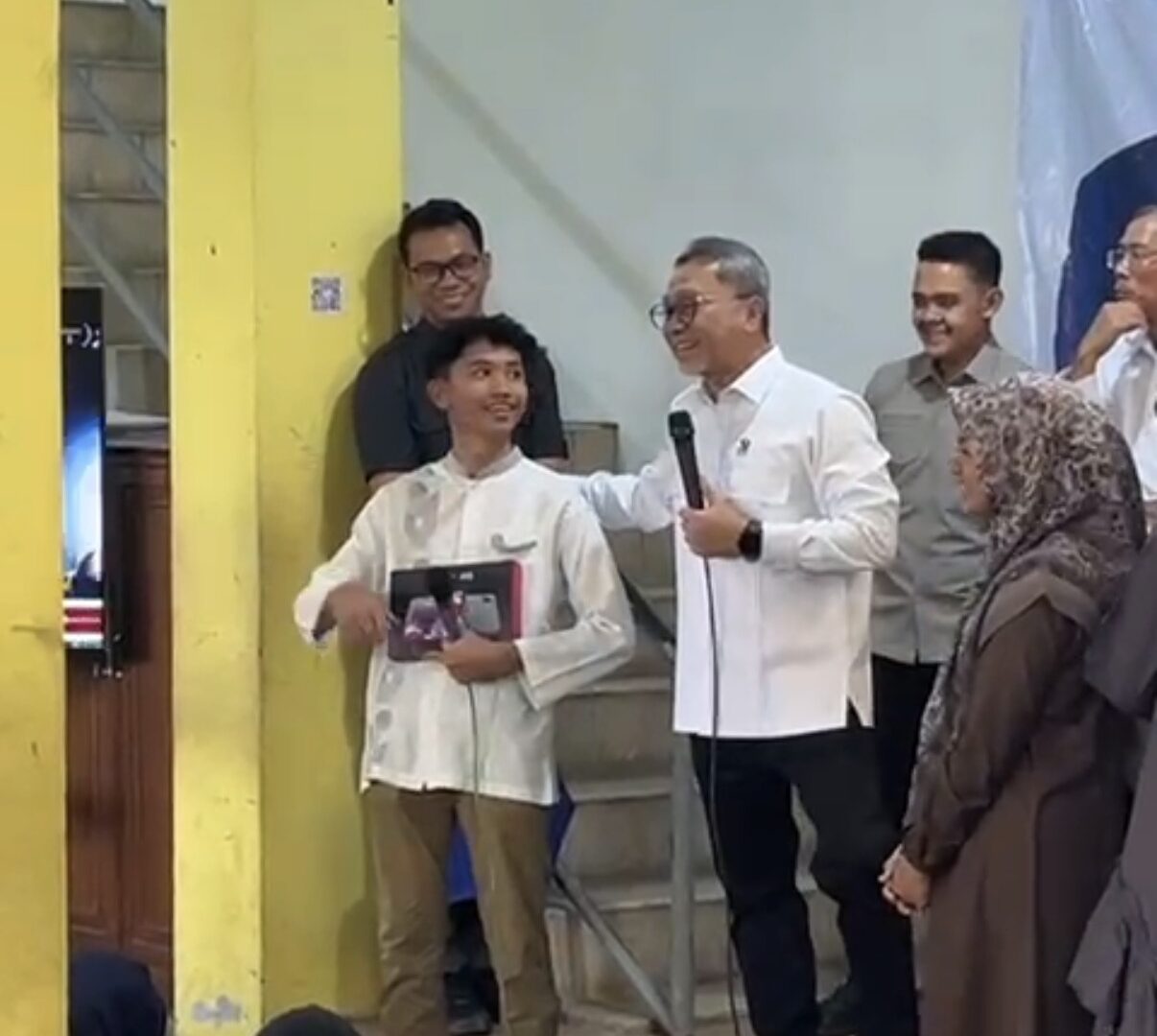 Menko Pangan Zulkifli Hadqn Tinjau MBG Di Kota Malang