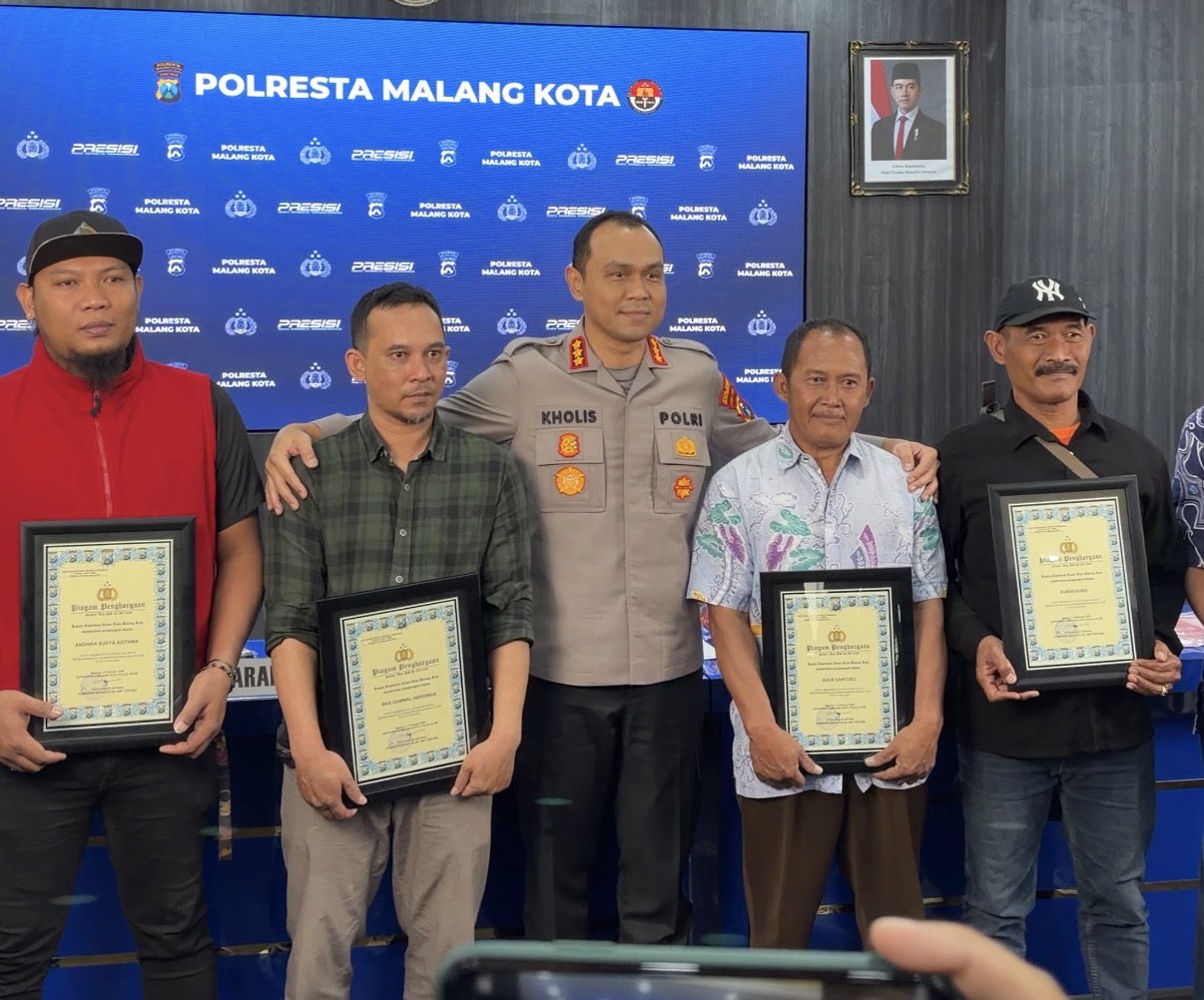 Polisi Beri Penghargaan Kepada Warga Pembubar Balap Liar Di Kota Malang