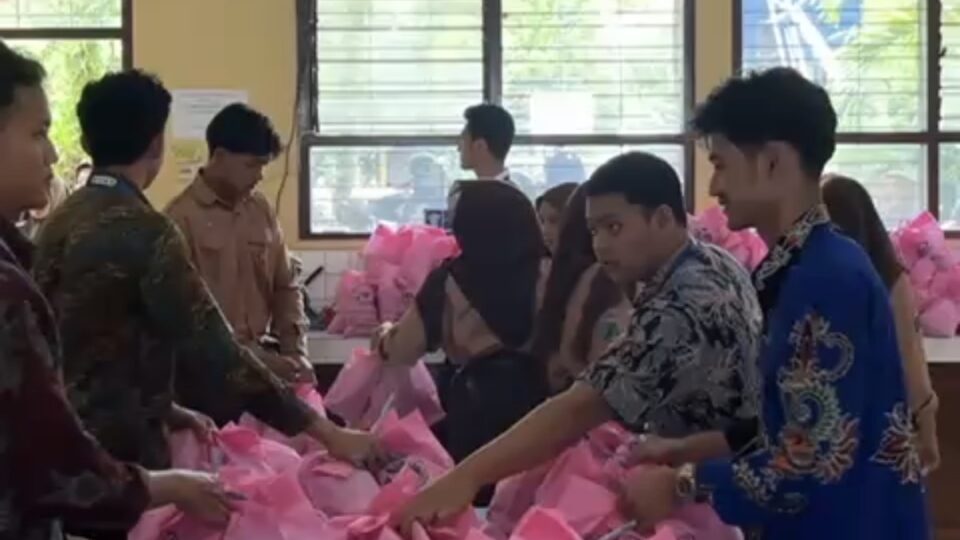 Paket Makanan Bergizi Gratis Untuk Siswa Sekolah Di Malang