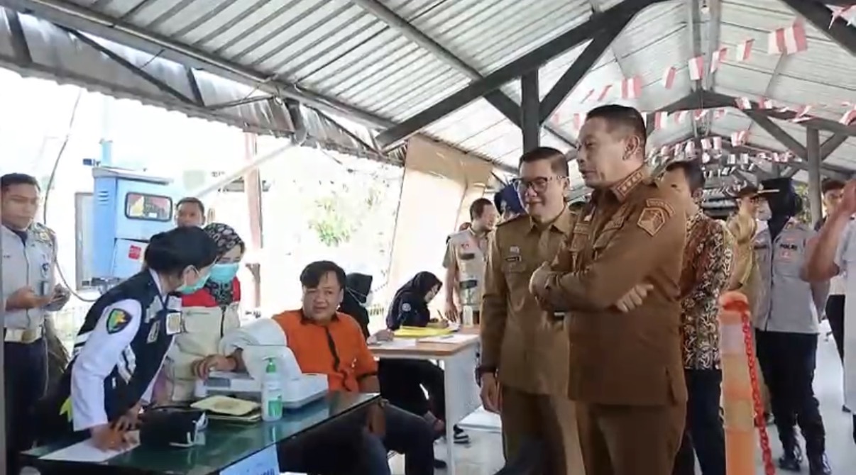 Wali Kota Malang Memantau Pemeriksaan Kesehatan Sopir Bus Di Terminal Arjosari