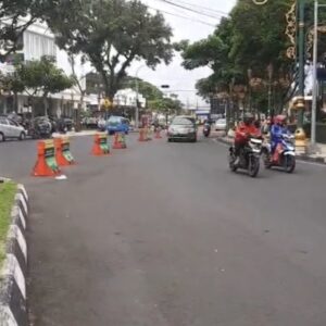 Arus Kendaraan Di Kawasan Alun-alun Merdeka Kota Malang