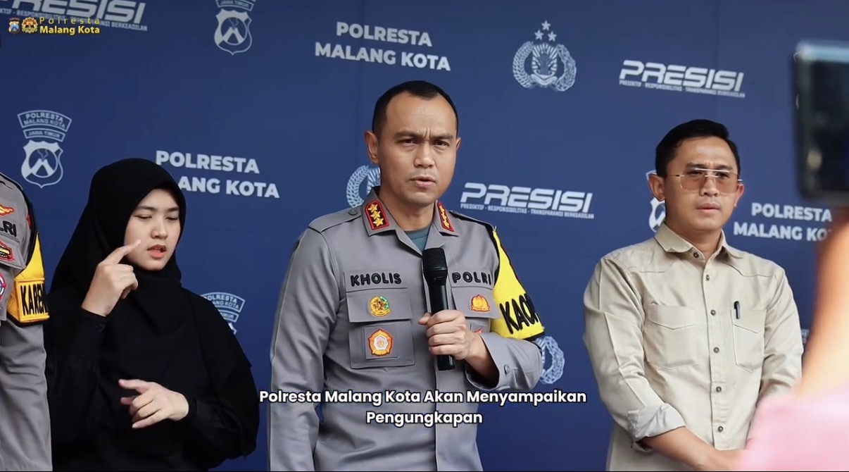 Kapolresta Malang Kota Putu Kholis Aryana Memberikan Keterangan Kasus Penusukan