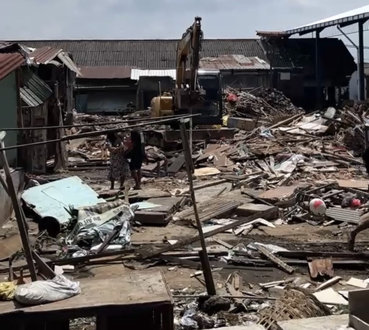 Pembongkaran Lapak Pedagang Di Pasar Gadang Malang