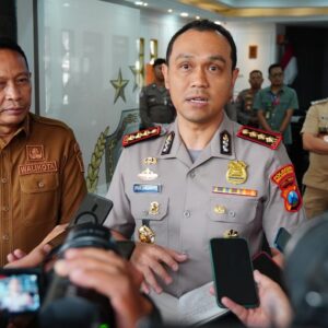 Kapolresta Malang Kota Putu Kholis Aryana Memberikan Keterangan Terkait Kasus Uang Palsu Di Malang