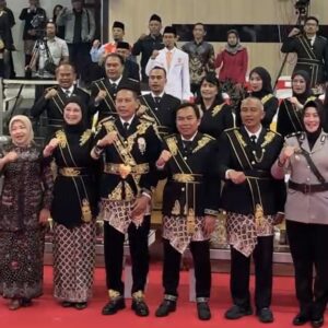 Wali Kota Malang Bersama Jajaran Mengenakan Busana Khas Daerah