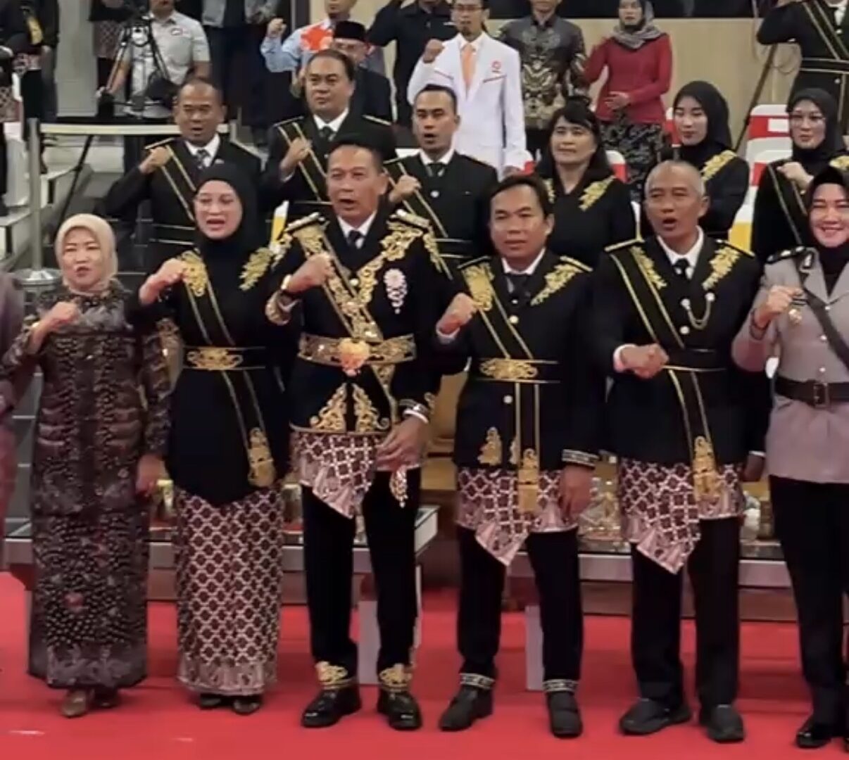 Wali Kota Malang Dan Jajaran Mengenakan Busana Khas Daerah