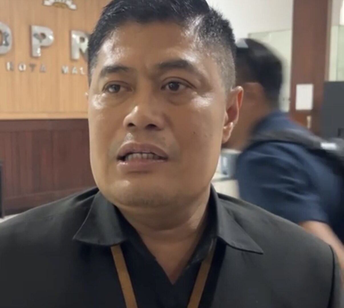 Suwarjana Kepala Disdikbud Memberikan Klarifikasi Busana Khas Kota Malang