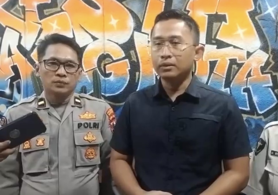 Kasat Reskrim Polresta Malang Kota AKP Rahmad Aji Prabowo Memberikan Keterangan Kepada Wartawan