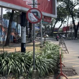 Kondisi Rambu Rusak Di Kawasan Stadion Kota Malang