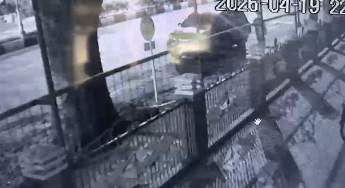 Rekaman CCTV Pelaku Membuang Bayi Di Kardus Di Klojen Kota Malang