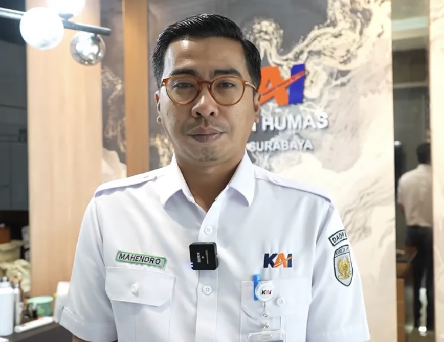 Mahendro Trang Bawono Manager Humas KAI Daop 8 Surabaya Memberikan Keterangan Pembatalan KA Jayabaya Dari Malang