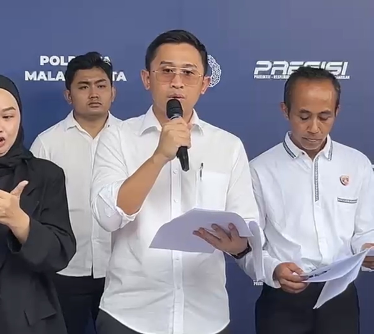 Kasatreskrim Polresta Malang Kota Memberikan Keterangan Dalam Konferensi Pers