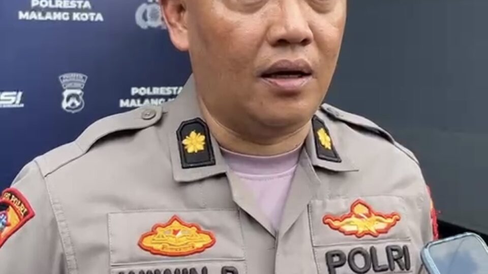 Kabagops Polresta Malang Kota Kompol Wiwin Rusli Memberikan Keterangan Terkait Pengamanan May Day