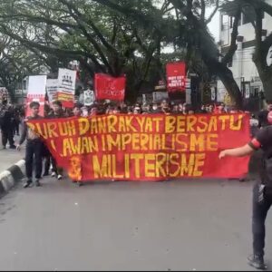 Massa Aksi Buruh Berkumpul Di Balai Kota Malang Jumat Sore (1/5/26).