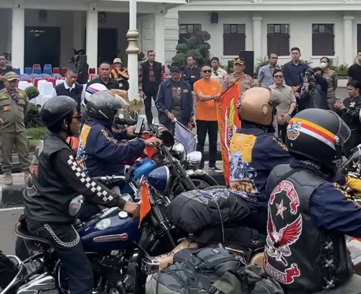 Wali Kota Malang Melepas Peserta Touring Motor Antik Internasional