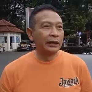 Wali Kota Malang, Wahyu Hidayat, Memberikan Keterangan Terkait Limbah Medis