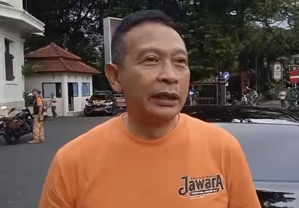 Wali Kota Malang, Wahyu Hidayat, Memberikan Keterangan Terkait Limbah Medis