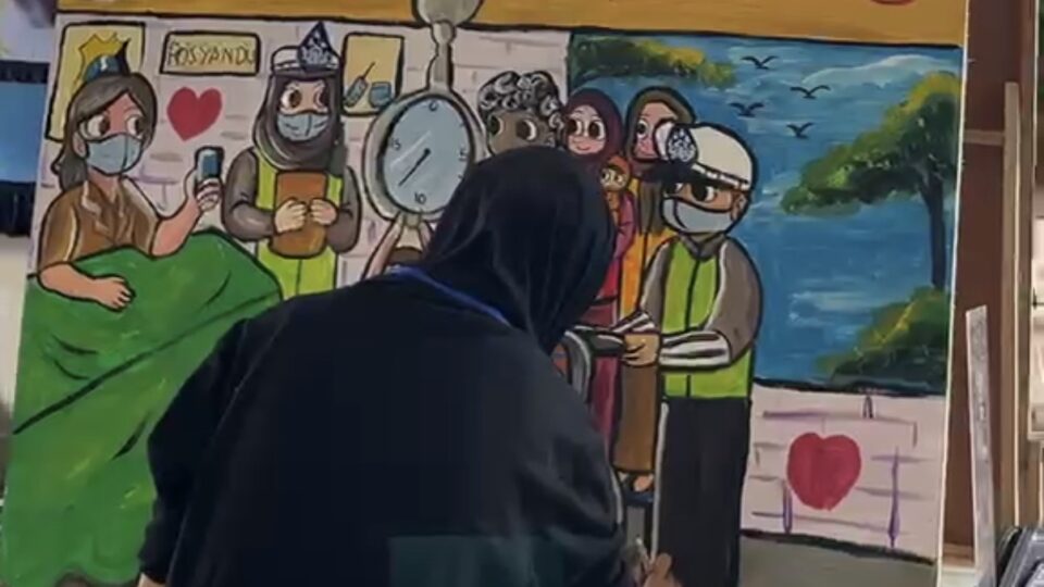Seniman Mengikuti Lomba Mural Di Malang Creative Center