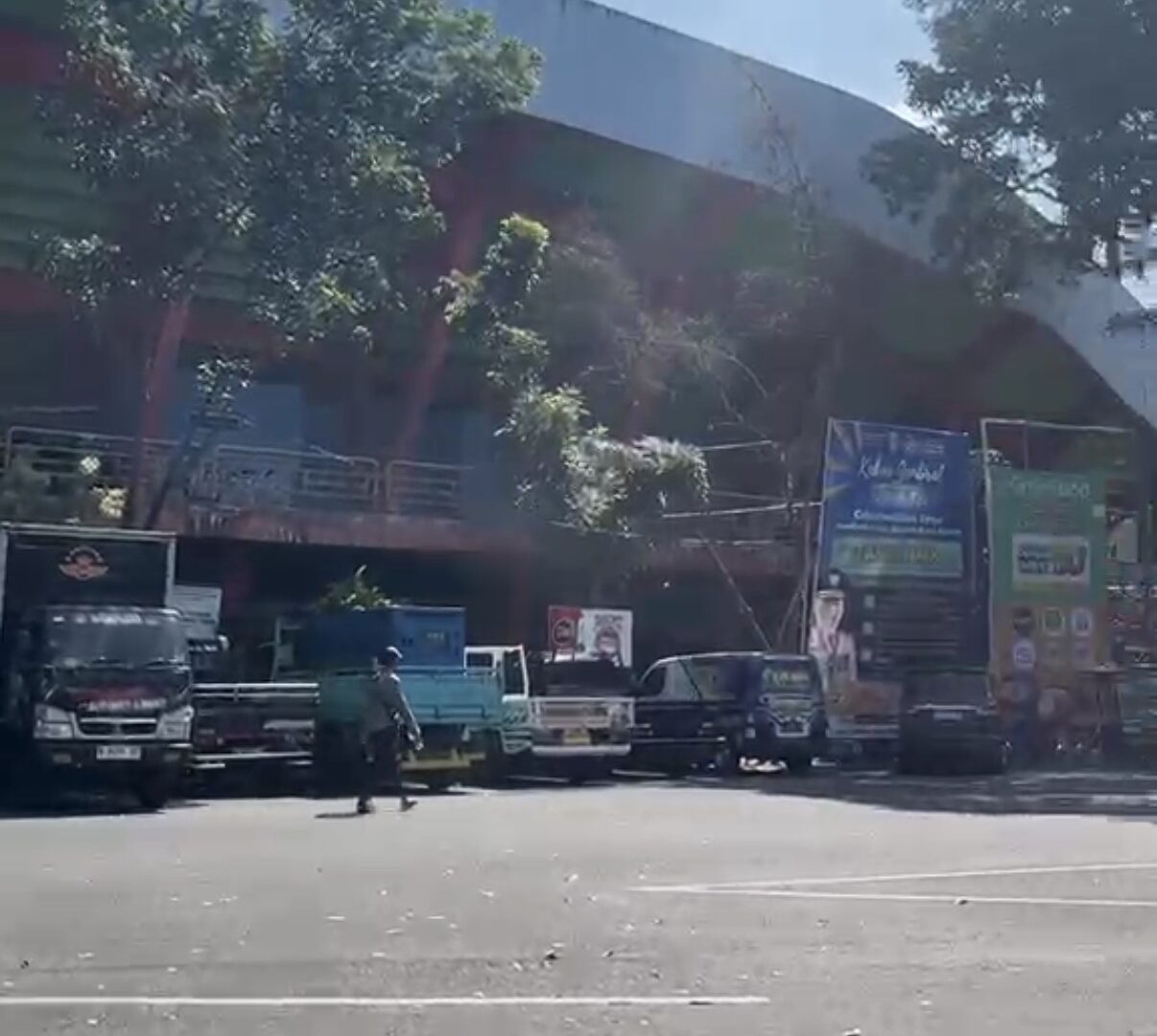 Persiapan Pengajian Gus Iqdam Di Stadion Gajayana Malang