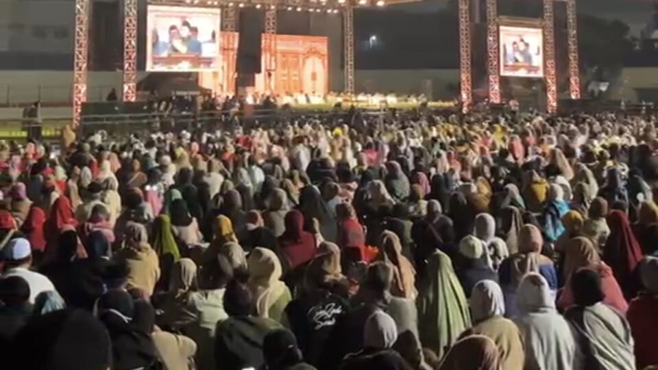 Suasana Pengajian Akbar Gus Iqdam Di Stadion Gajayana Malang, Selasa Malam (2/6/26).