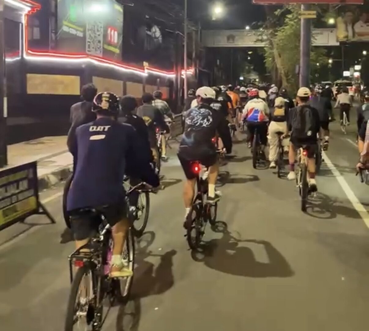 Ratusan Pesepeda Mengikuti World Bicycle Day Di Kota Malang, Rabu Malam (3/6/26).