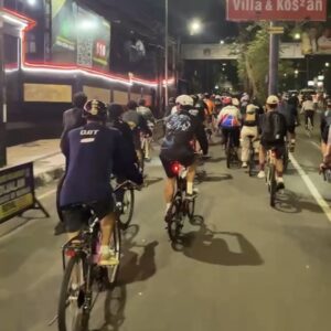 Ratusan Pesepeda Mengikuti World Bicycle Day Di Kota Malang, Rabu Malam (3/6/26).